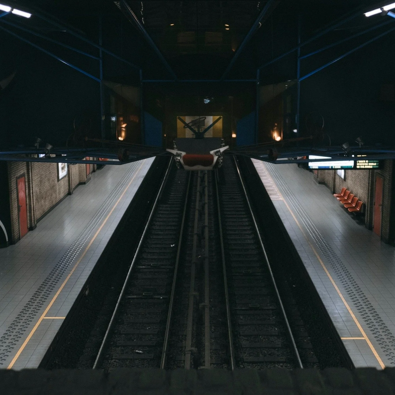 Bizet is a station on line 5 on the Brussels metro Network. Taken with a Fuji XT3 with a Vivitar 24mm f2.8 lens. #subwaystations #metr&ocirc; #belgium🇧🇪 #metr&oacute;poles #metro #fujifilmxt3 #trainstagram #metrostations #brussels🇧🇪 #m&eacute;tro