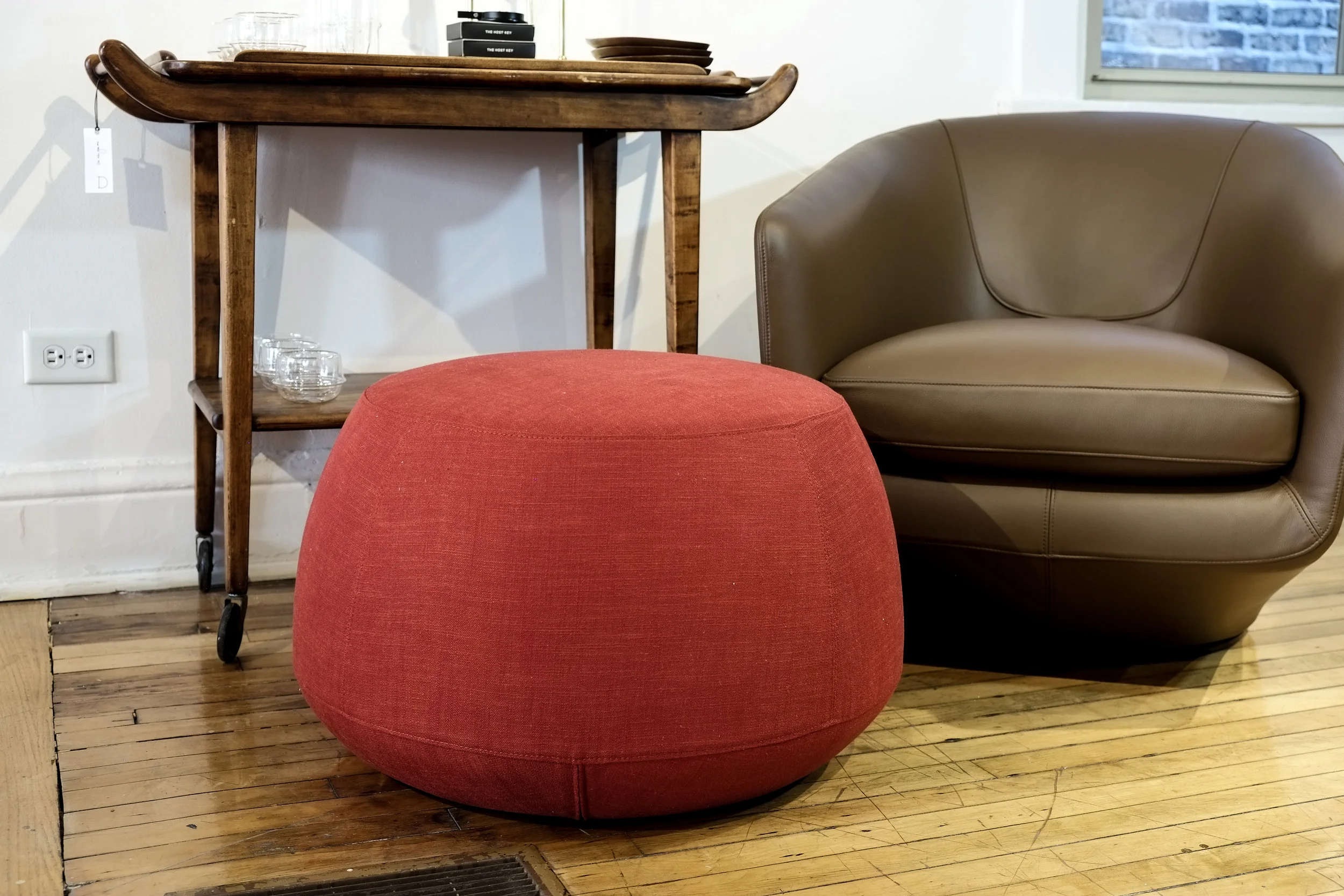 Ile Round Pouf