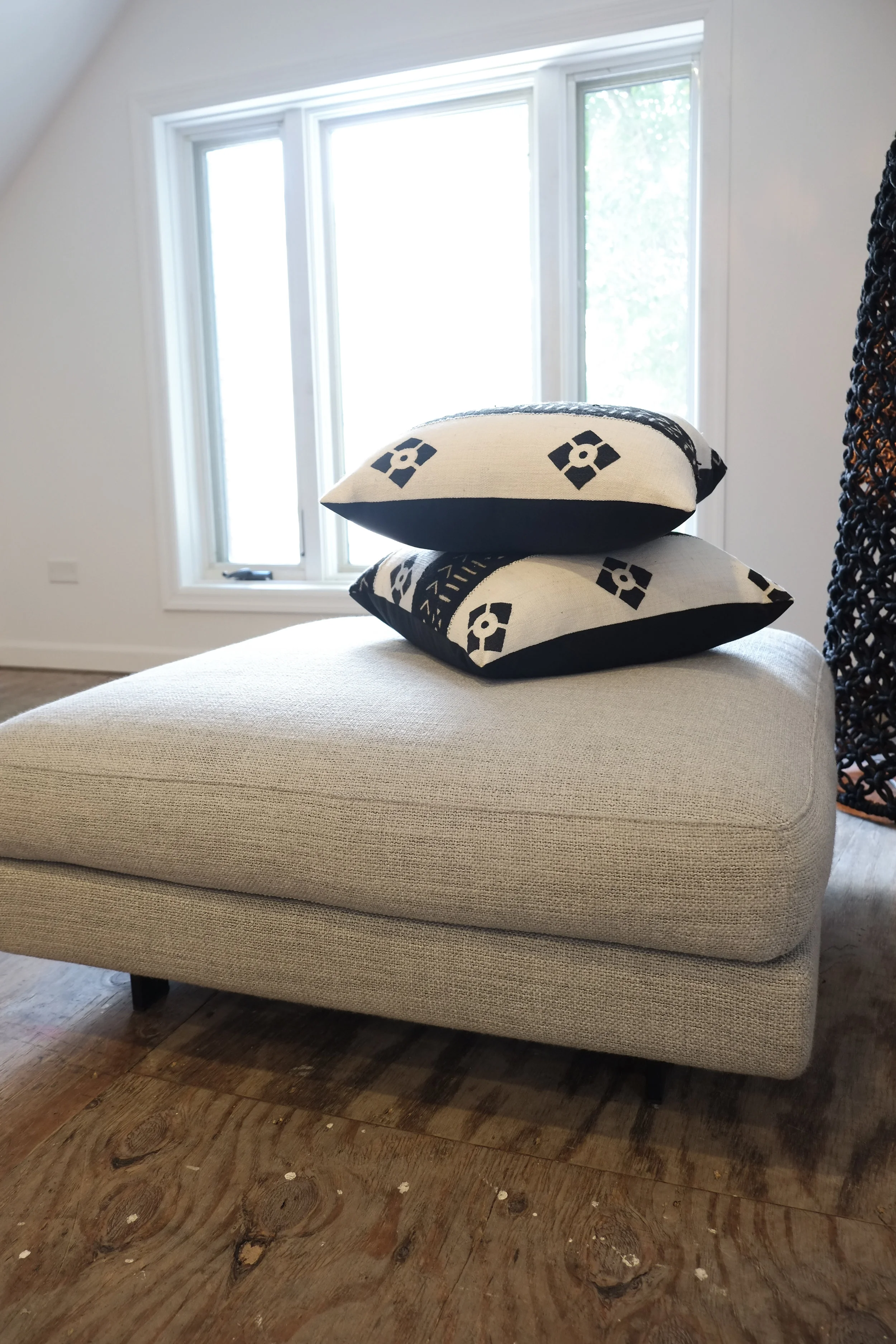 Elle Ottoman