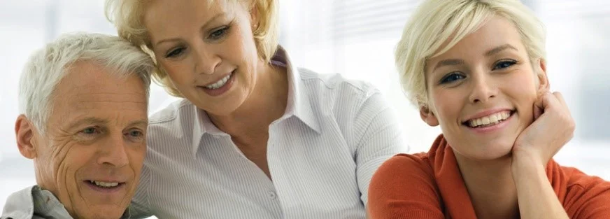 OlderMotherOfYoungerWoman-850x400.jpg