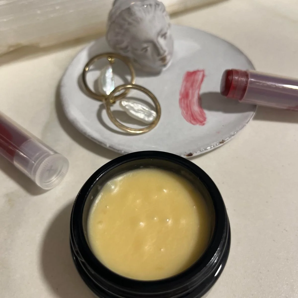 Opskrift på deo og farvet læbepomade