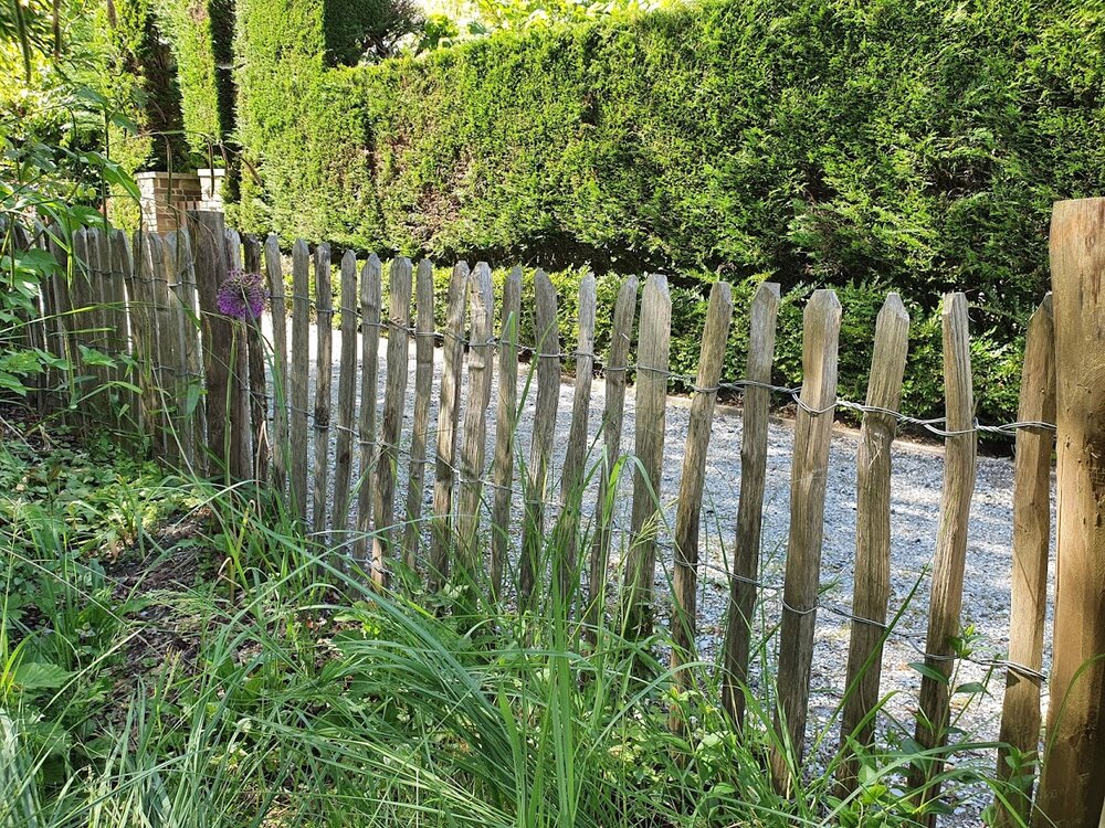 Chestnut stake fence (Copy) (Copy)