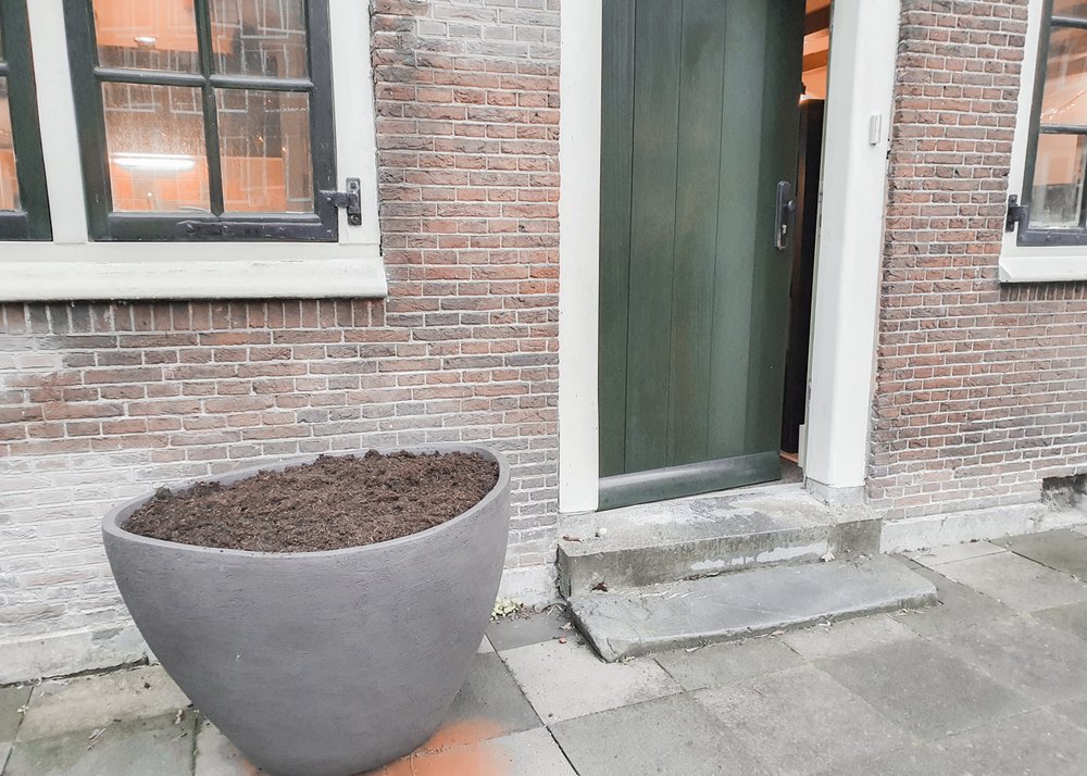 our front entrance - Atellier Vierkant planter