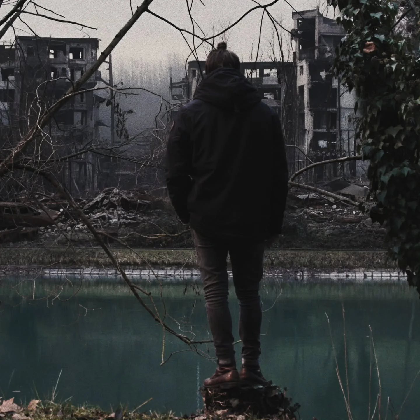 Aus Kameratest wird apokalyptischer Kurzfilm...

:

:

Vor satten f&uuml;nf Jahren hatte ich mit @gabrielnoahm ein About-Me-Dreh genutzt, um eine Kamera zu testen. Gekauft habe ich die Kamera schlussendlich nicht, aber das gefilmte Material hat mir s
