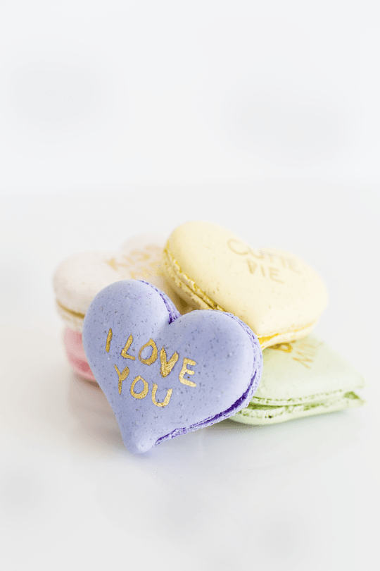 DIY CONVERSATION HEART MACARONS