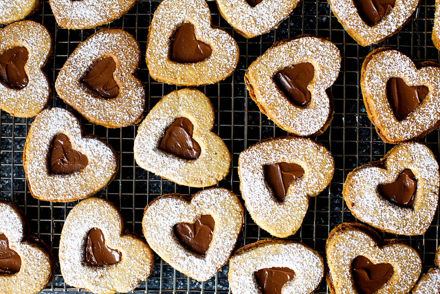 chocolate hazelnut linzer hearts