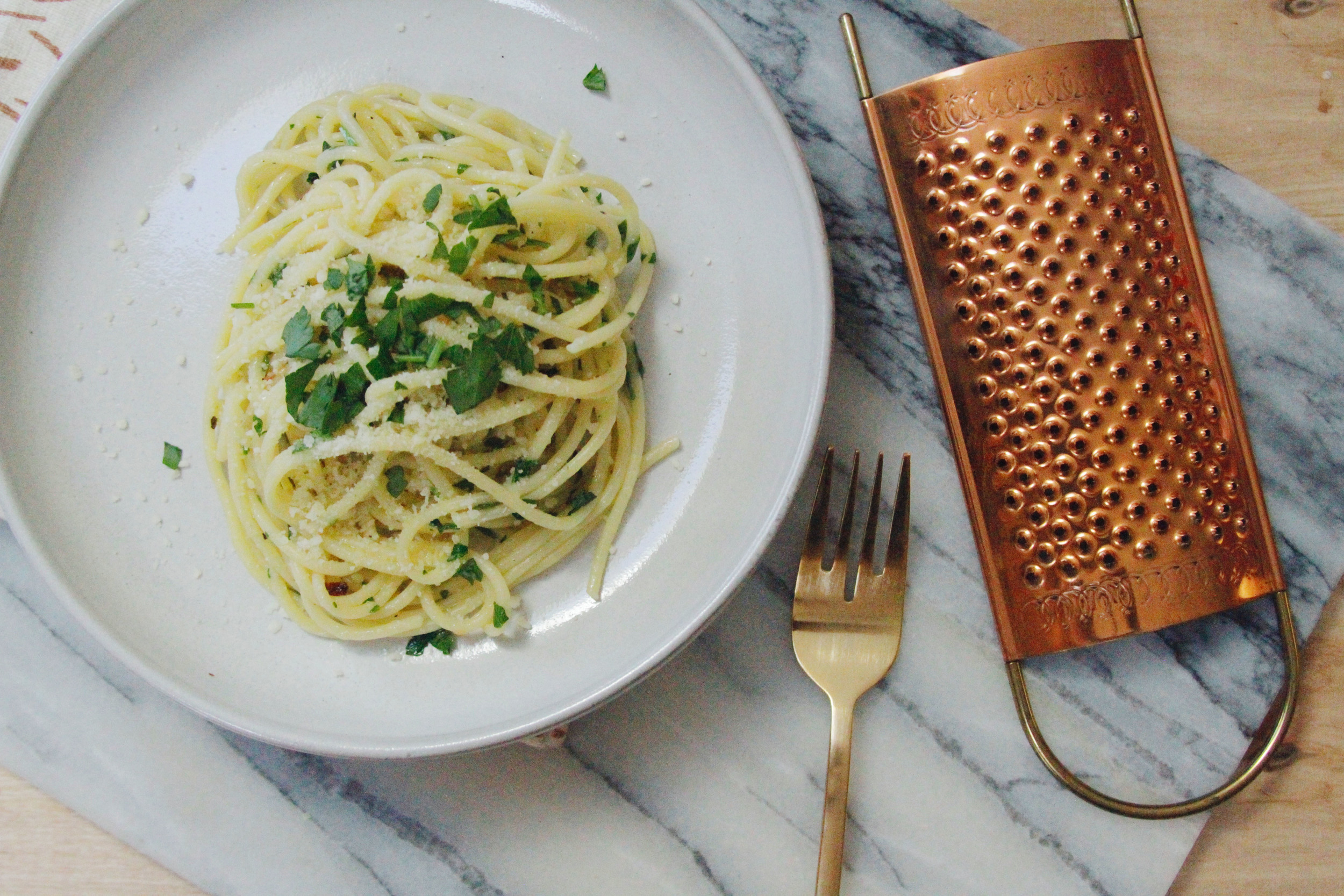 butter garlic spaghetti // a little gathering