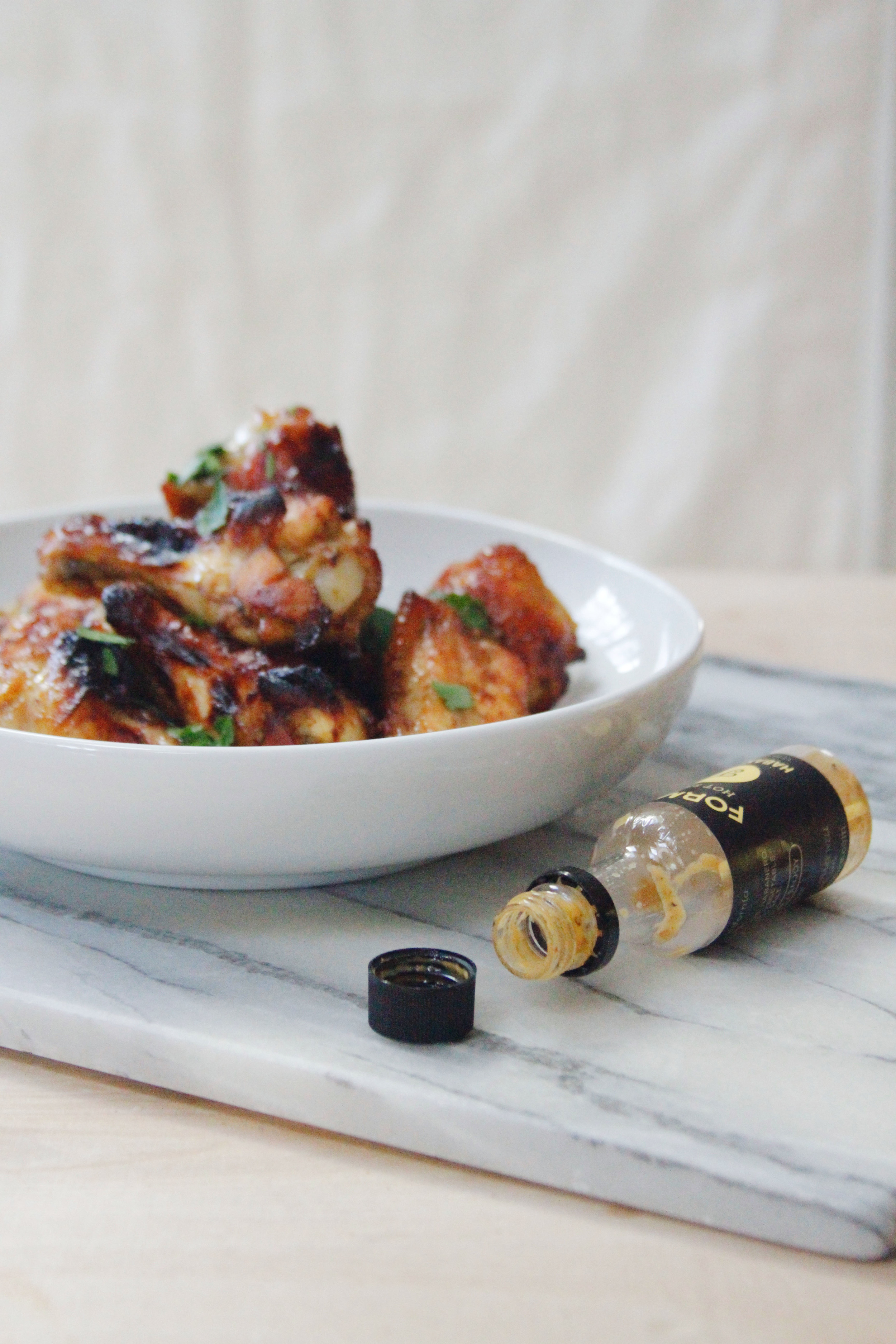 Sticky and spicy chicken wings //  a little gathering