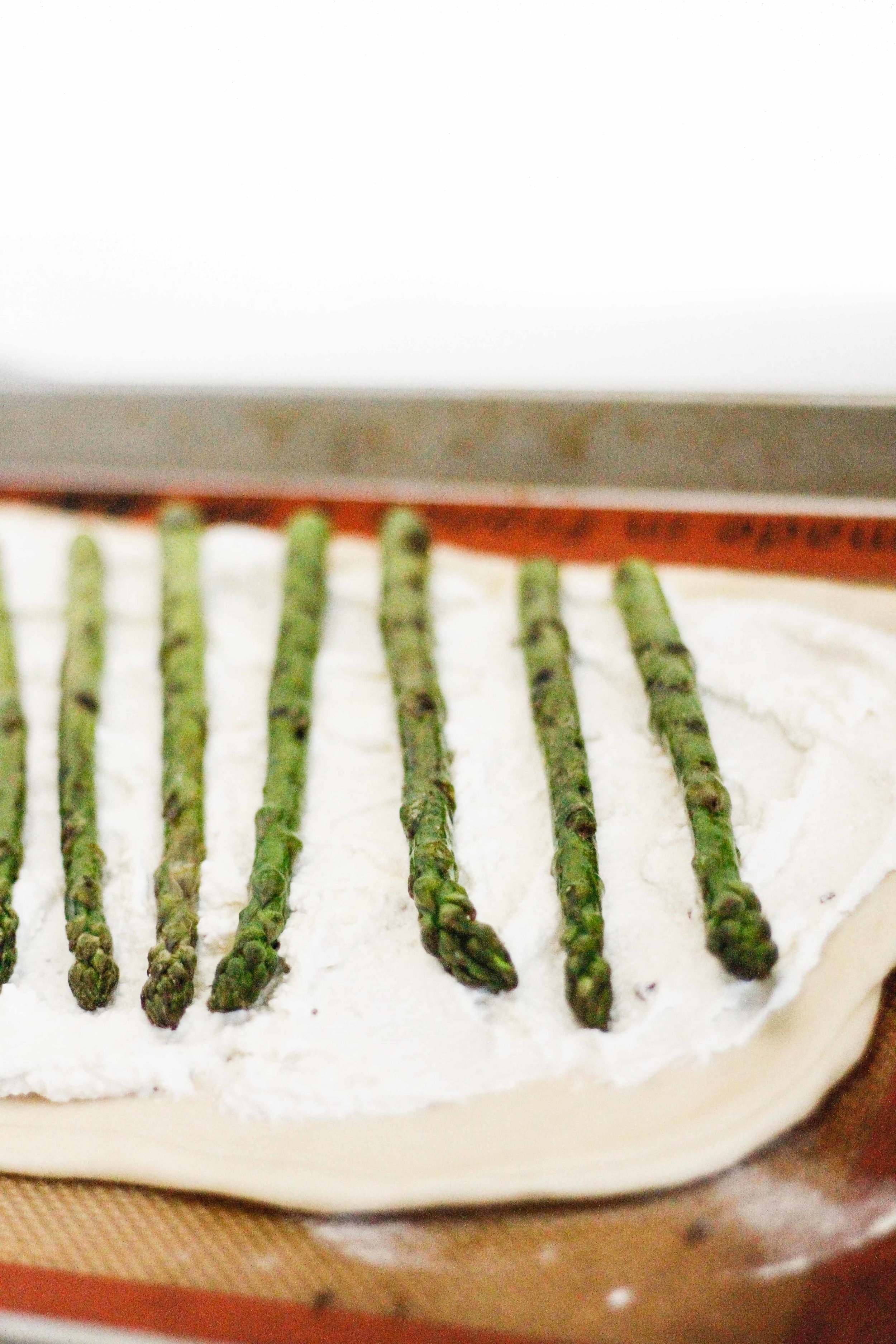 Spring pizza with asparagus and lemon