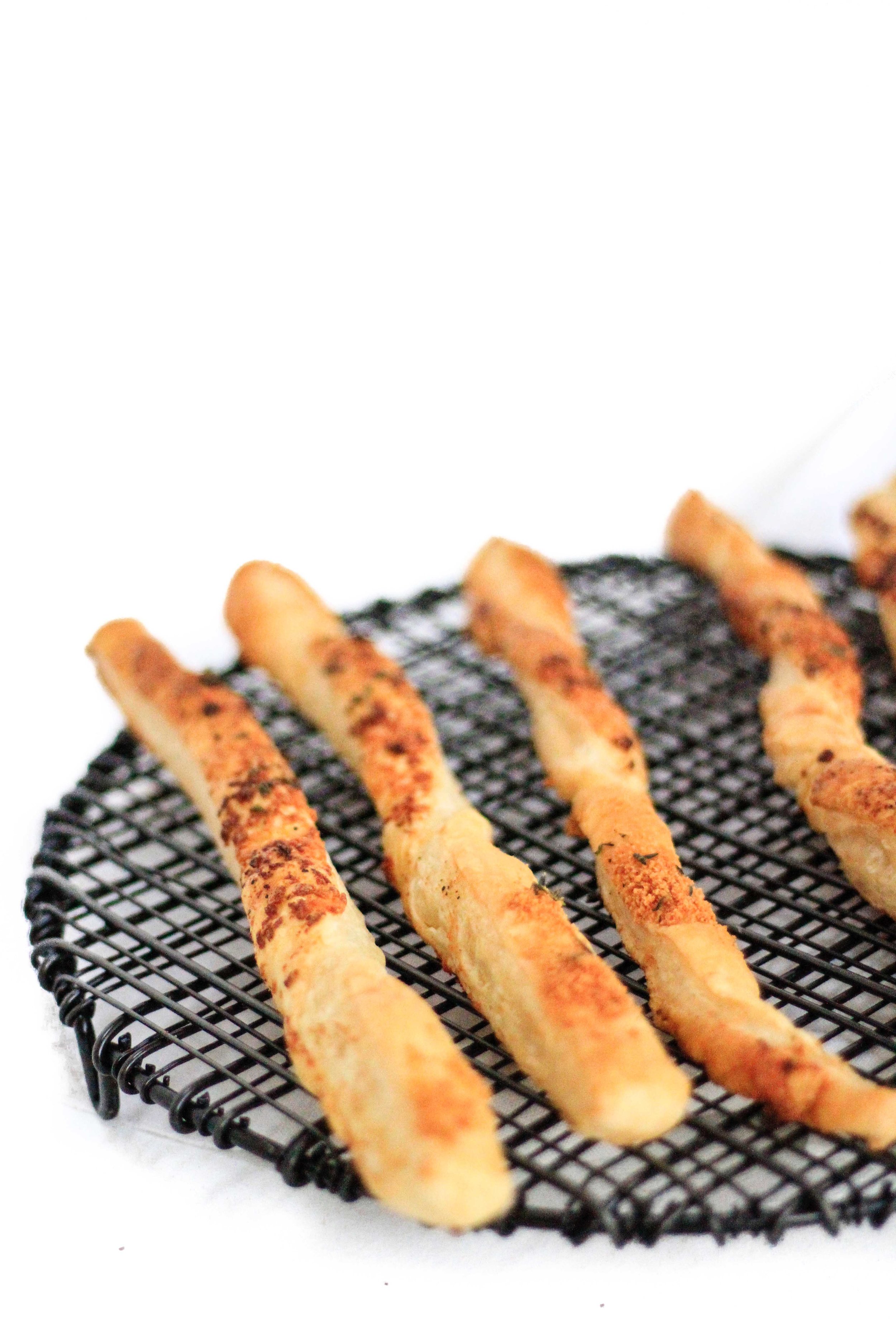 Garlic pastry twists 