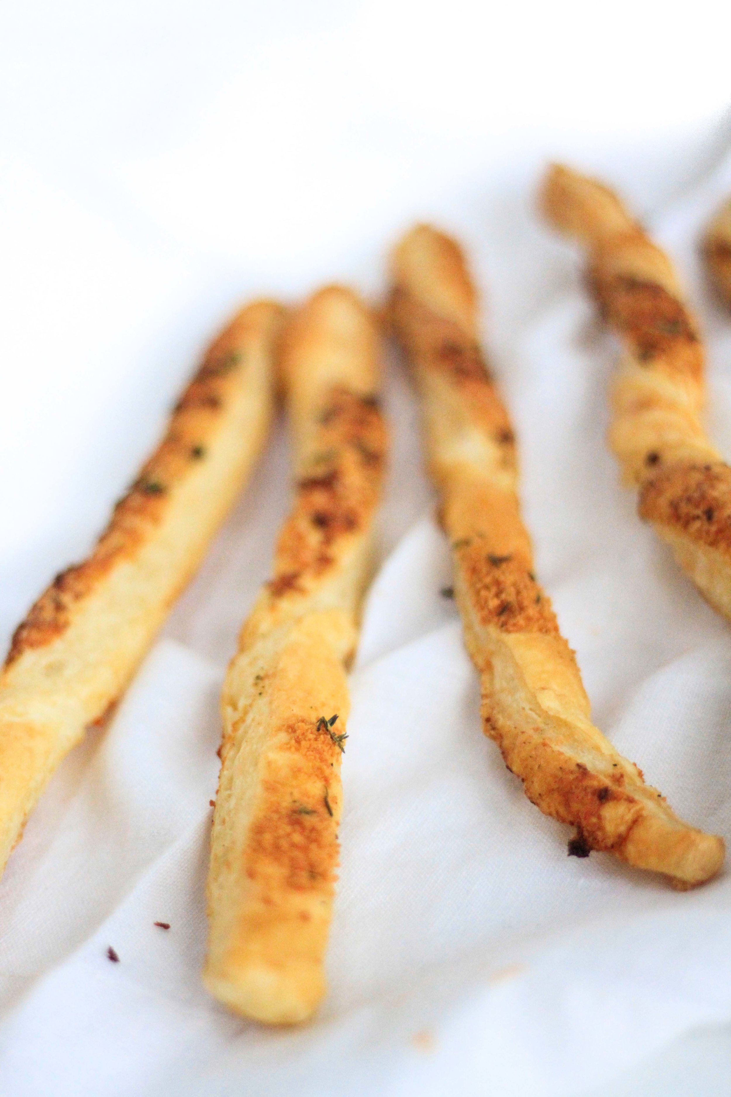 Garlic pastry twists 