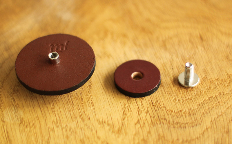 Leather button in pieces