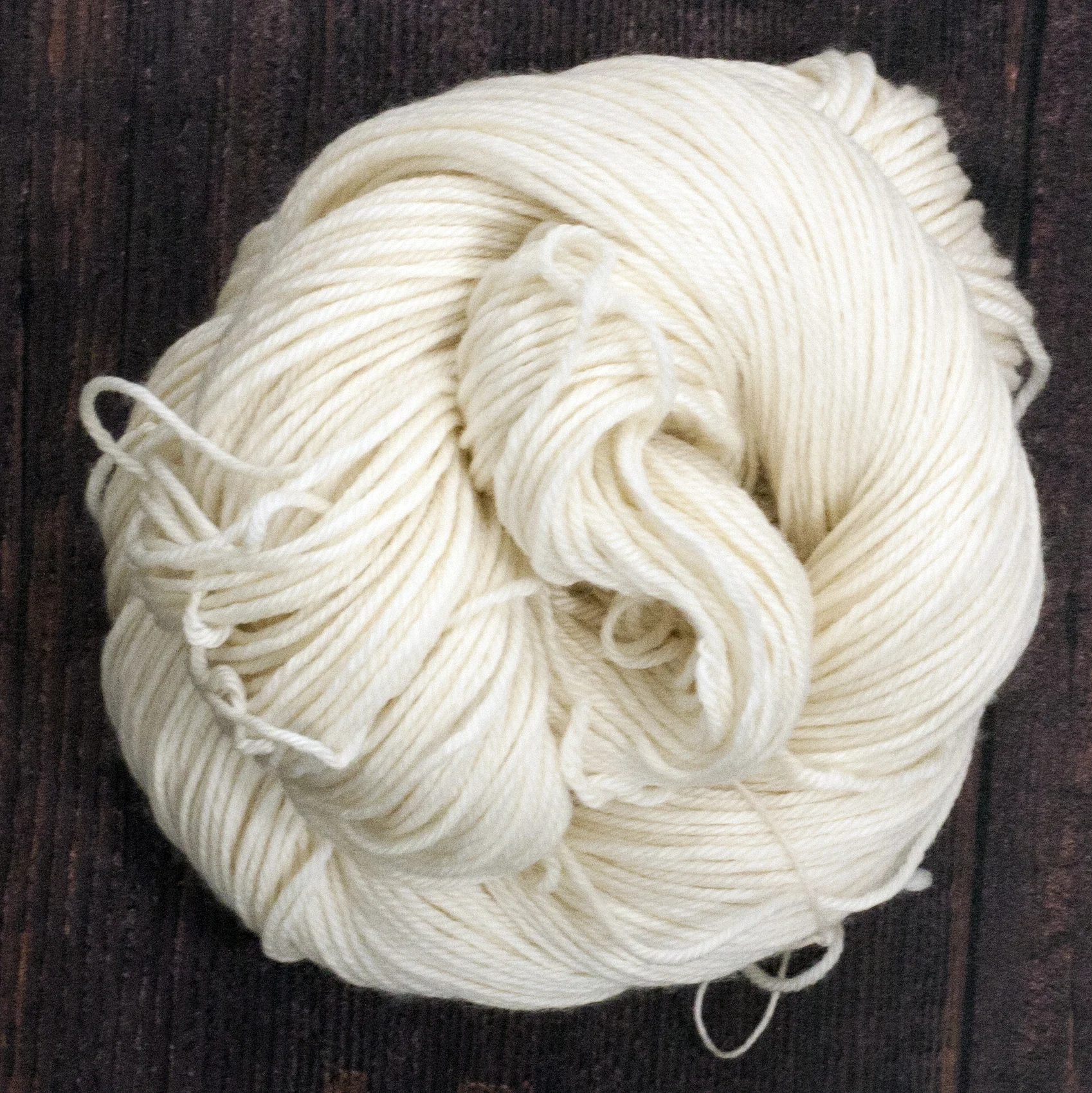Type 49204B DK 115 (Worsted) 100% Superwash Extrafine Merino Wool Springy Twist 115g Hanks 230m per 115g (200m per 100g) 4/8nm
