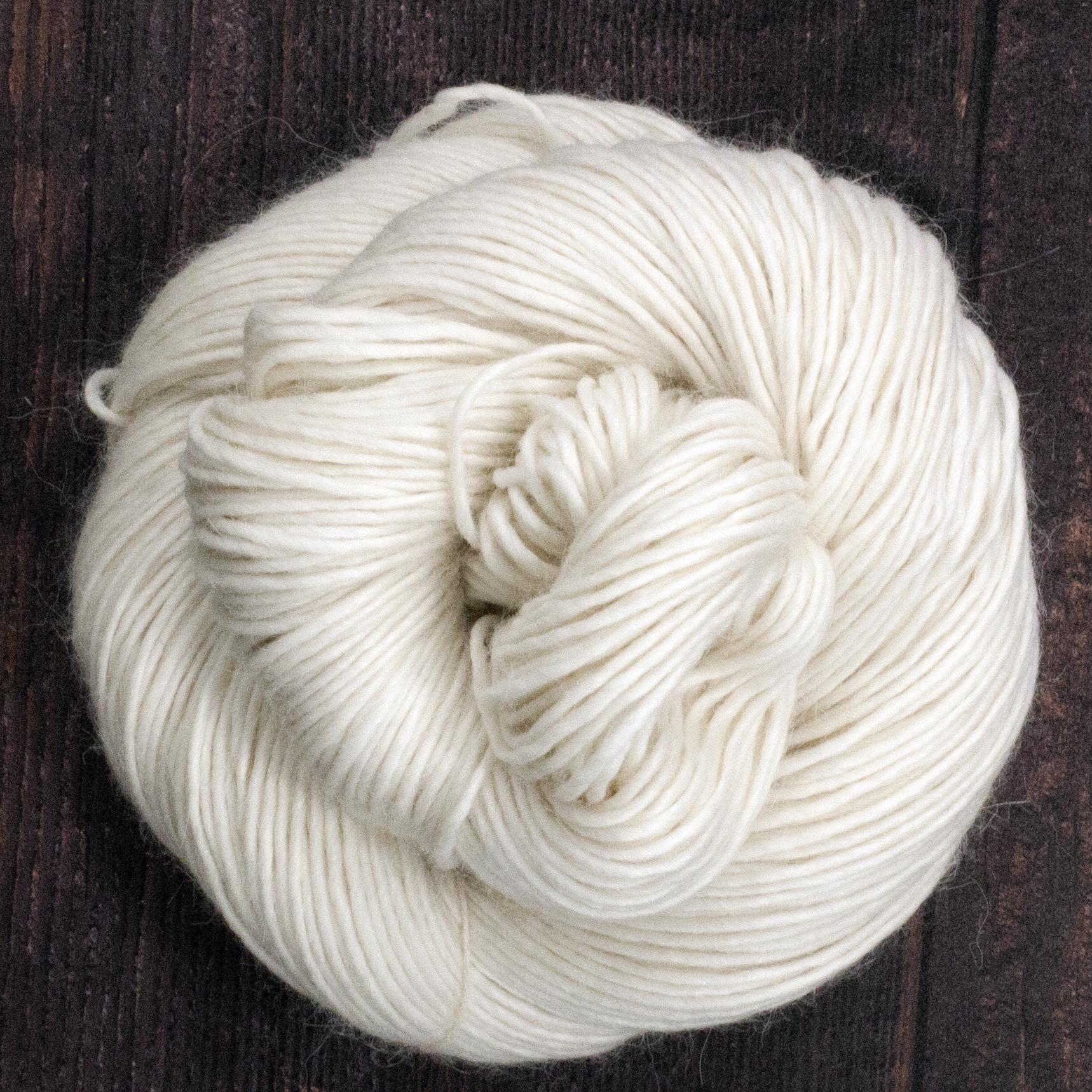 Type 49215 Singles and Fabulous DK 40% Superfine Alpaca 40% Merino 20% Silk Singles Roving Style 100g Hanks 230m per 100g 1/2.3nm