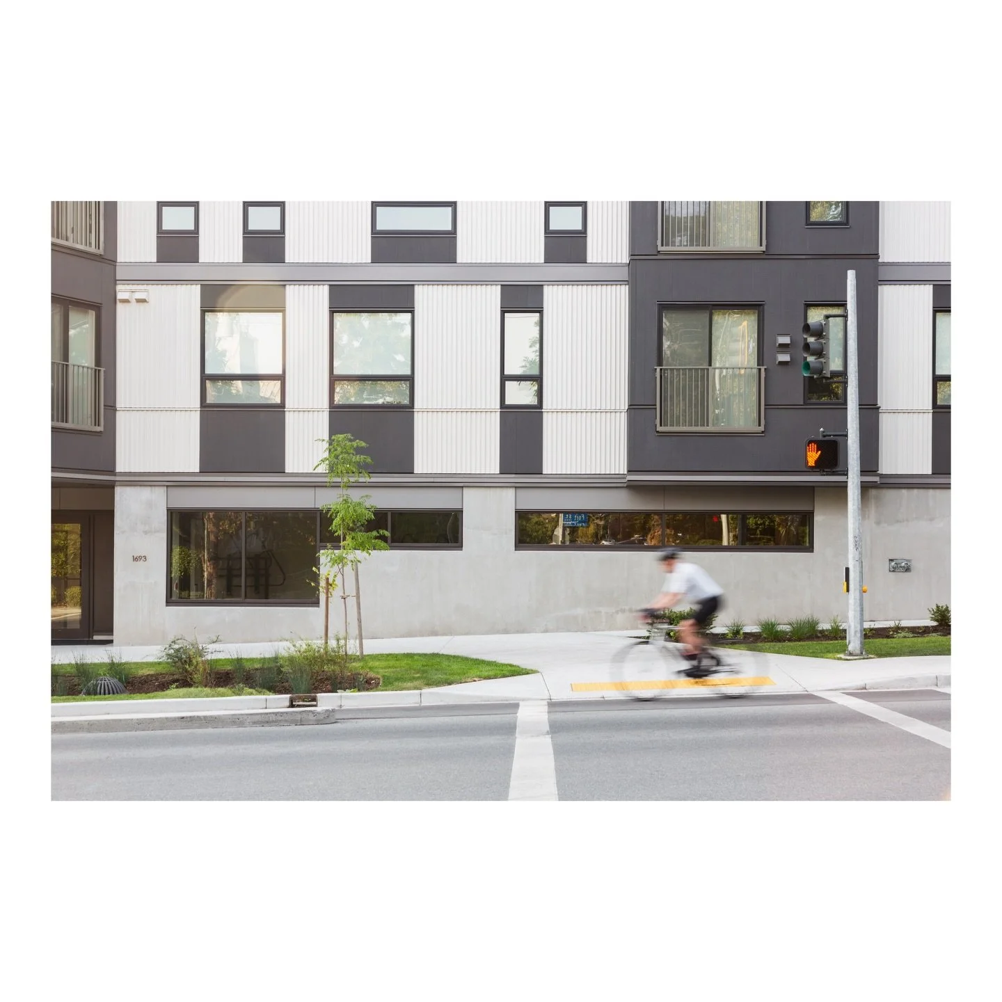 Architecture + movement

Build @aryzedevelopments 

📸 @jamesjonesphotos 

#photography #interiordesign #worldofinteriors #architecture #architecturephotography #design #designphotography #realty #facades #yyj #development #municipal #municipaldevelo