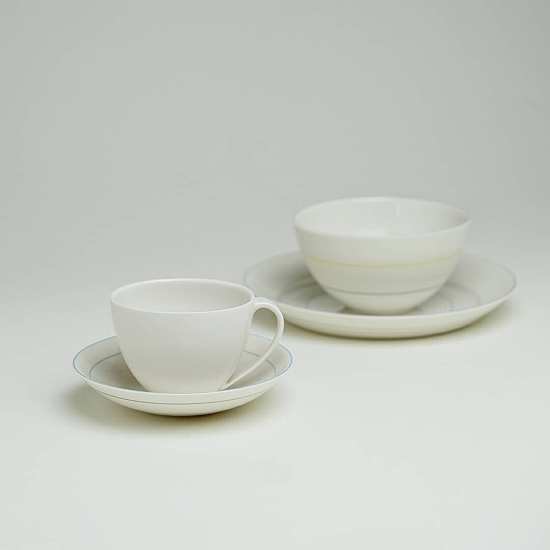 Did I actually get to day 20 of Advent?! 

Well today is breakfast set day. I quite like being a potter. I get to use my pots every day, especially brekkie; our favourite meal of the day. And the meal that lasts the longest!

This set can be commissi