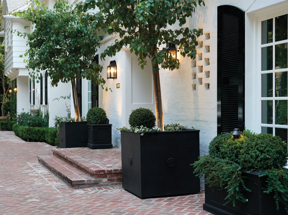 Beverly-Hills-black-square-planters.jpg