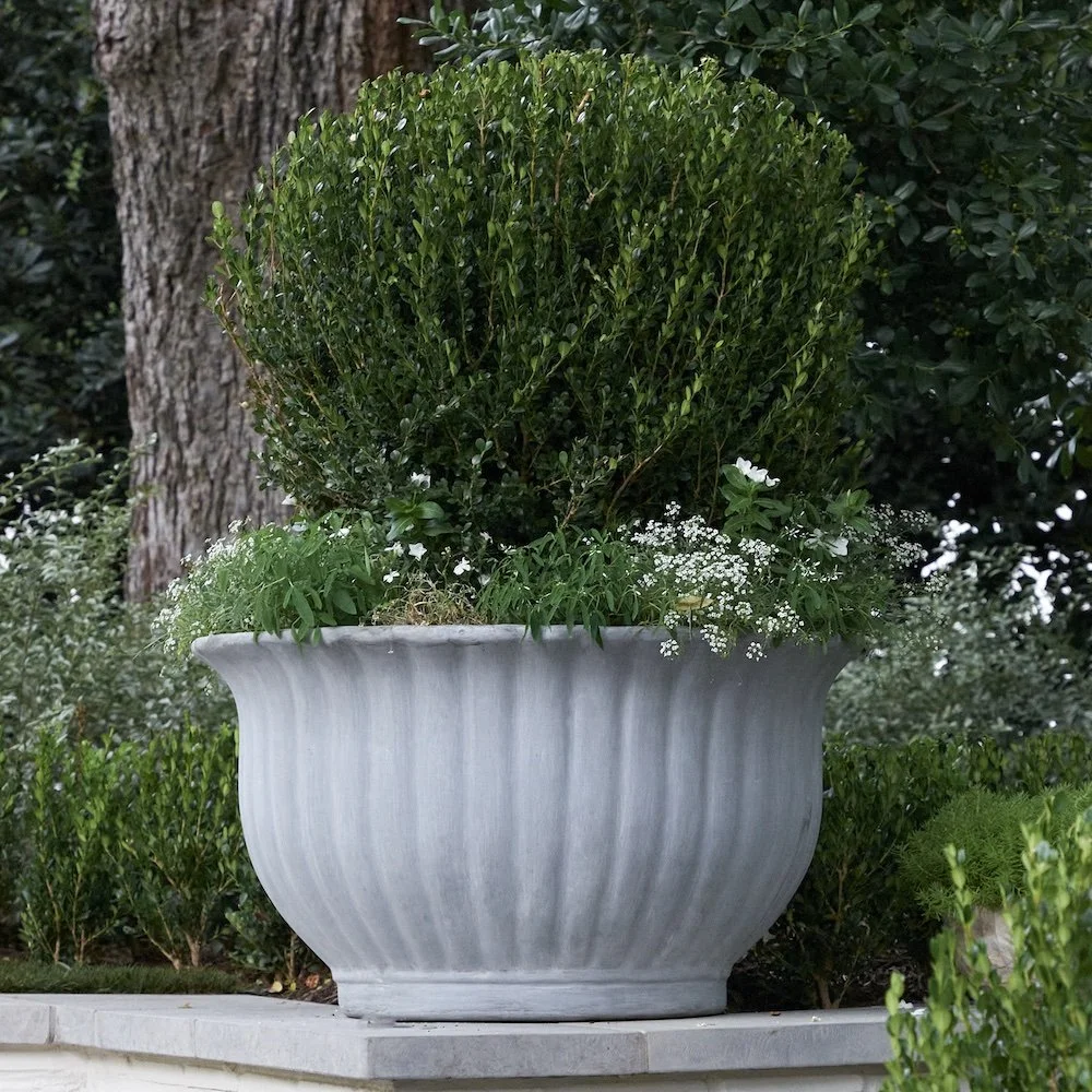 fluted-round-planter-in-situ2.jpg