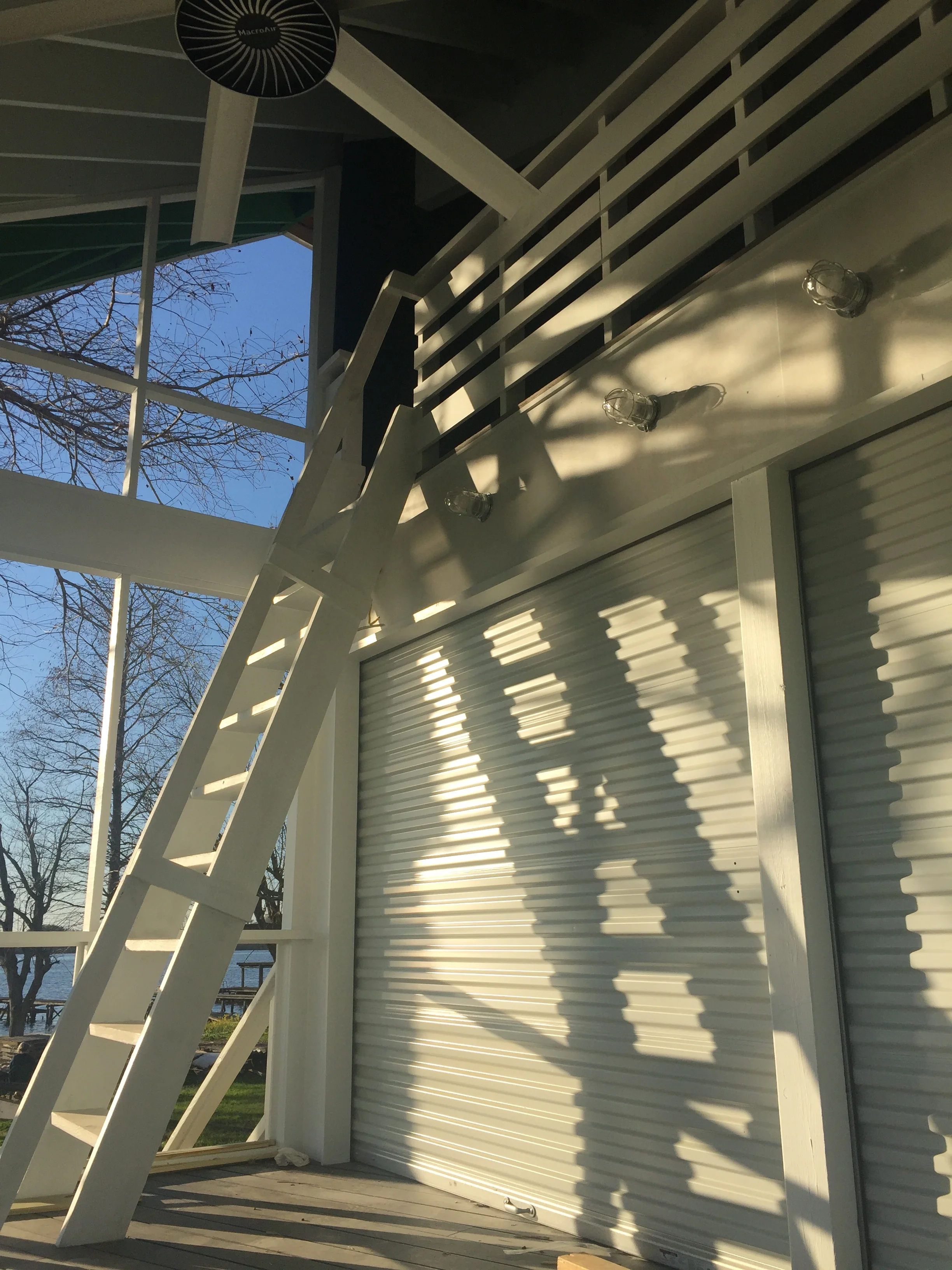   GATOR HOUSE: the porch  