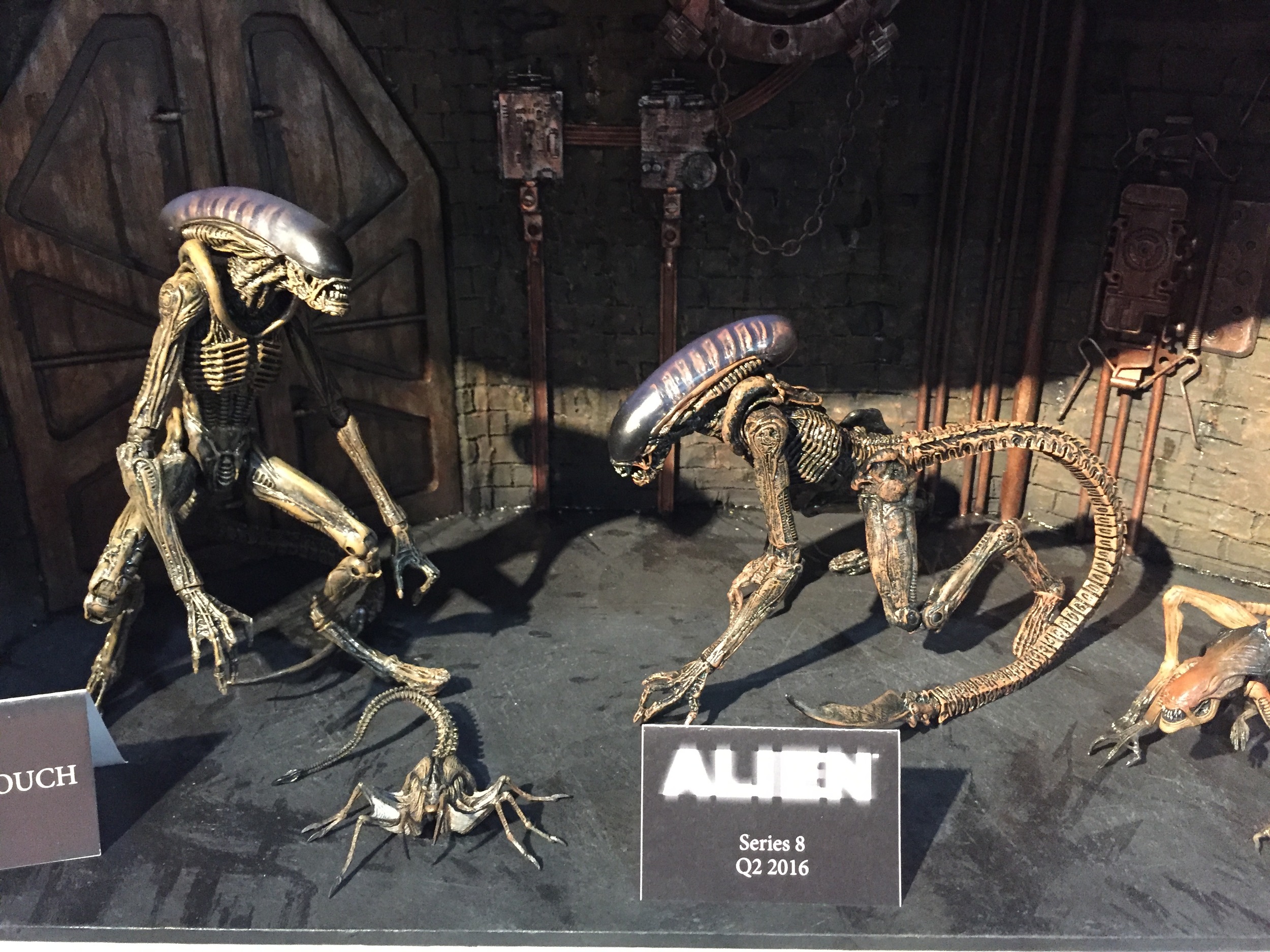 Dog Alien, with queen facehugger and dogburster 