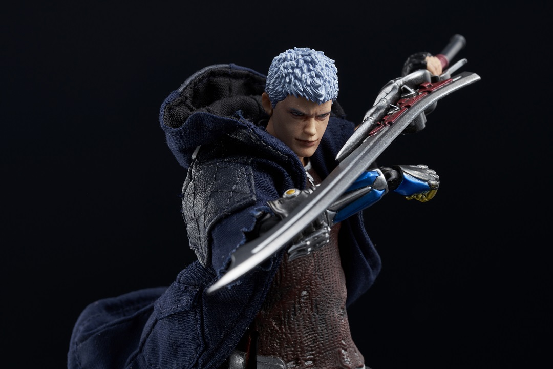 1000toysDMC5NeroC.jpg