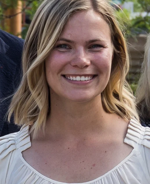 Amanda Wigen Headshot.jpg