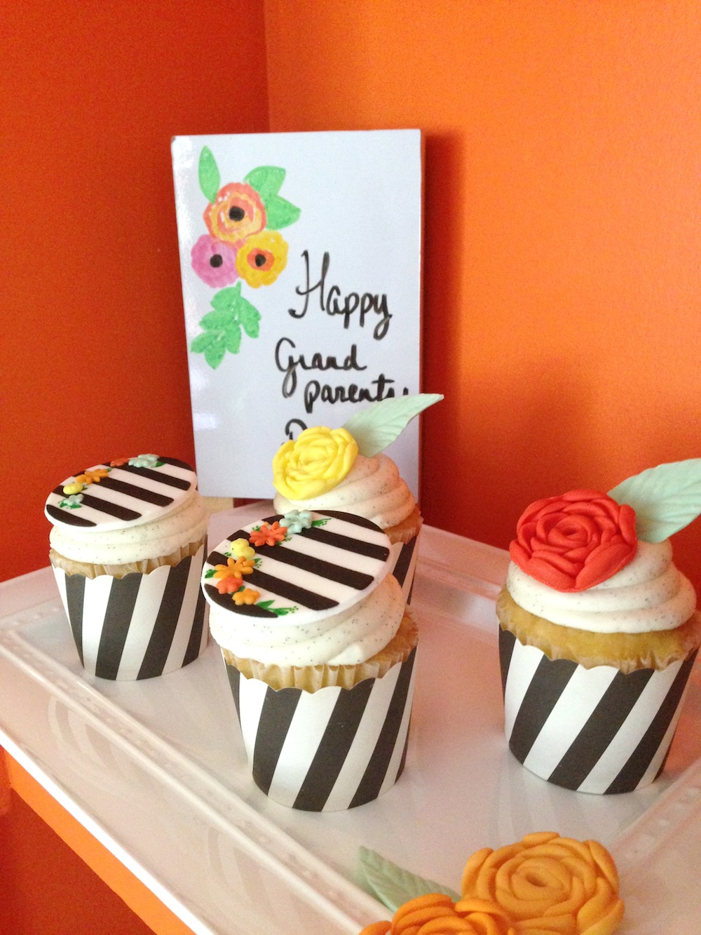 grandparents-day-styled-photo-shoot-cupcakes.jpg