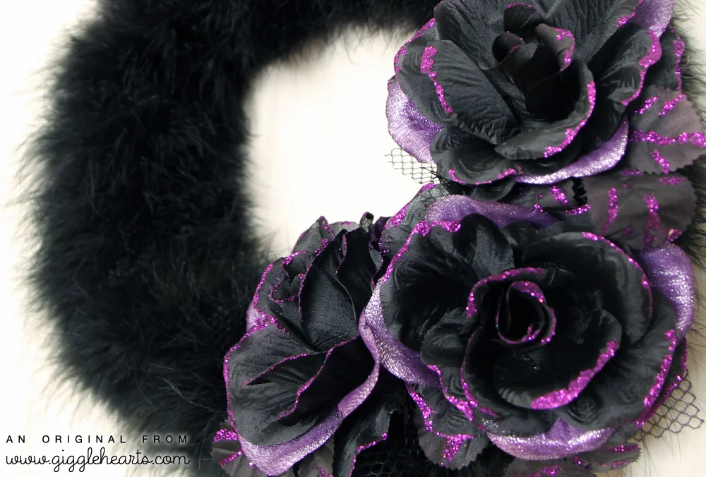 DIY Halloween Wreath with Feather Boas and Flower Hair Clips - the details | as seen on www.GiggleHearts.com