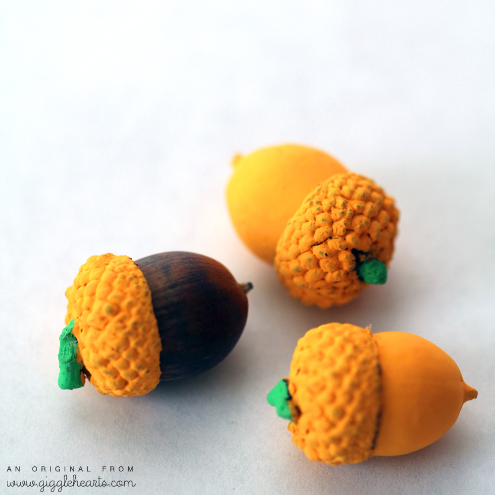 Hand-Painted Acorn Pumpkins : a fun and easy DIY that's perfect for Halloween and Thanksgiving