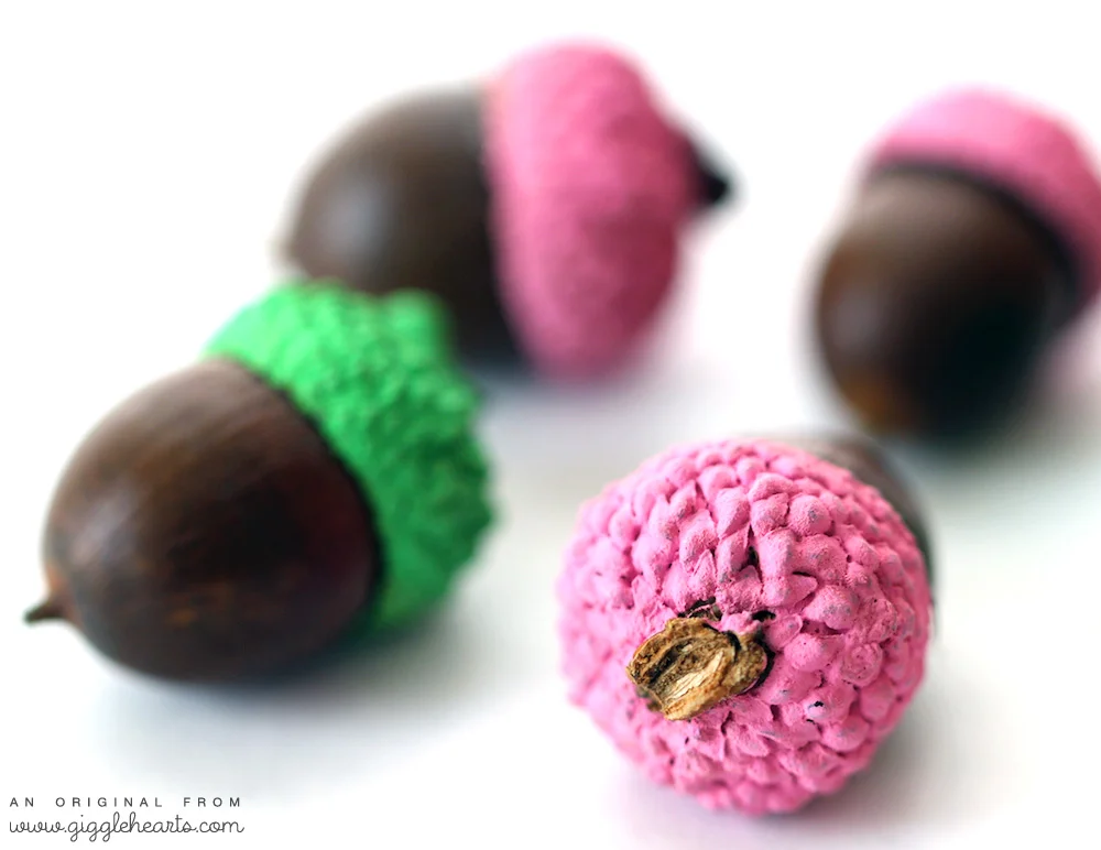 DIY Painted Acorns to match your fall party color palette | as seen on www.GiggleHearts.com