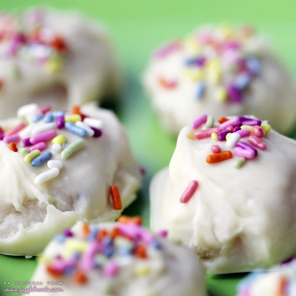 Funfetti Cake Batter Truffles {recipe}