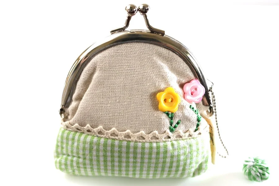 The Cutest Re-Usable Party Favor Bag {with button flowers}