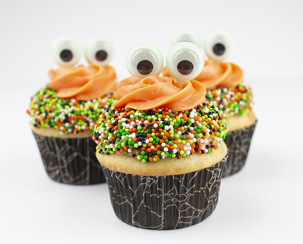 Monster Eye Halloween Cupcakes recipe from Pigskins &amp; Pigtails can be found on the blog at Giggle Hearts. The most creative use of a novelty item was used to make the eyes - come see what it is and create this Halloween Dessert your kids will love. #halloween #halloweencupcakes #halloweendesserts #halloweenparty #kidsfood #halloweentreat