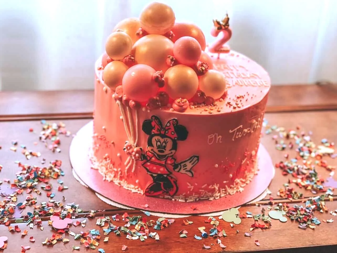 A Cute Table Set Up for a Minnie Mouse Birthday Girl Party Cake