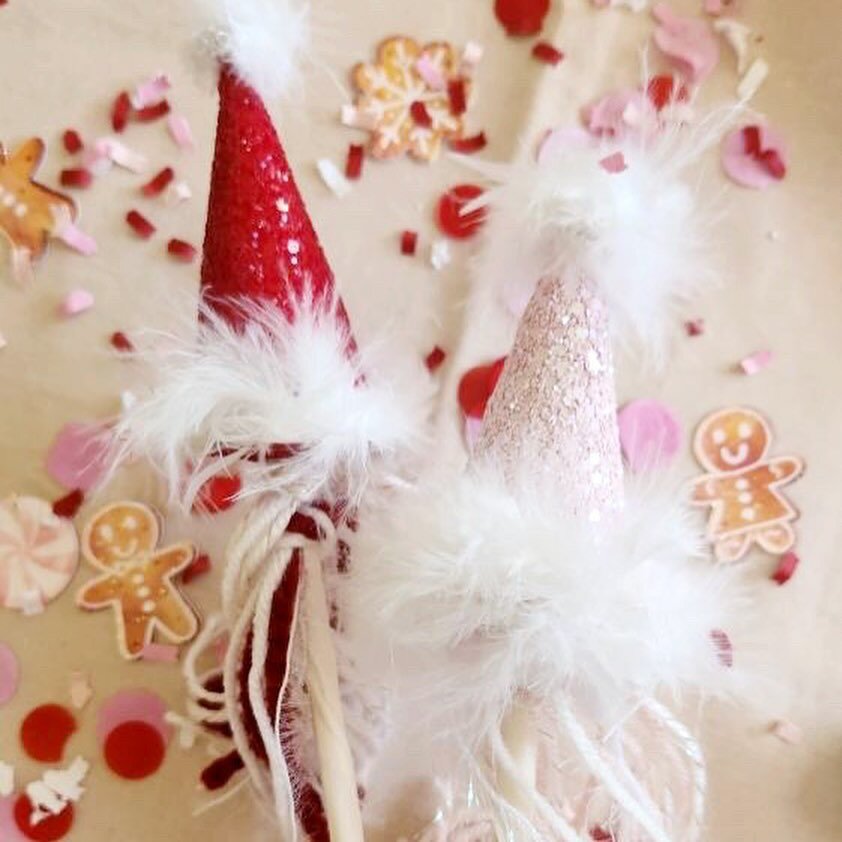 It&rsquo;s a holiday collab with @liveforcreating to create a new pink + red peppermint confetti mix with gingerbread cutouts. I&rsquo;m loving Ashley&rsquo;s product photos of her Santa hat wands with this new mix. These Santa hats are beautiful and