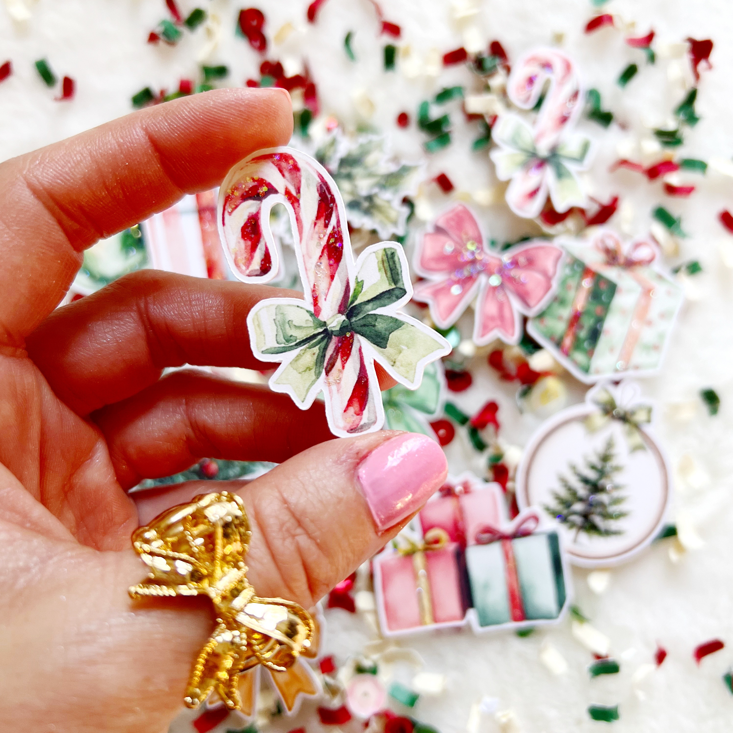 vintage-red-green-christmas-confetti-2-sq.png