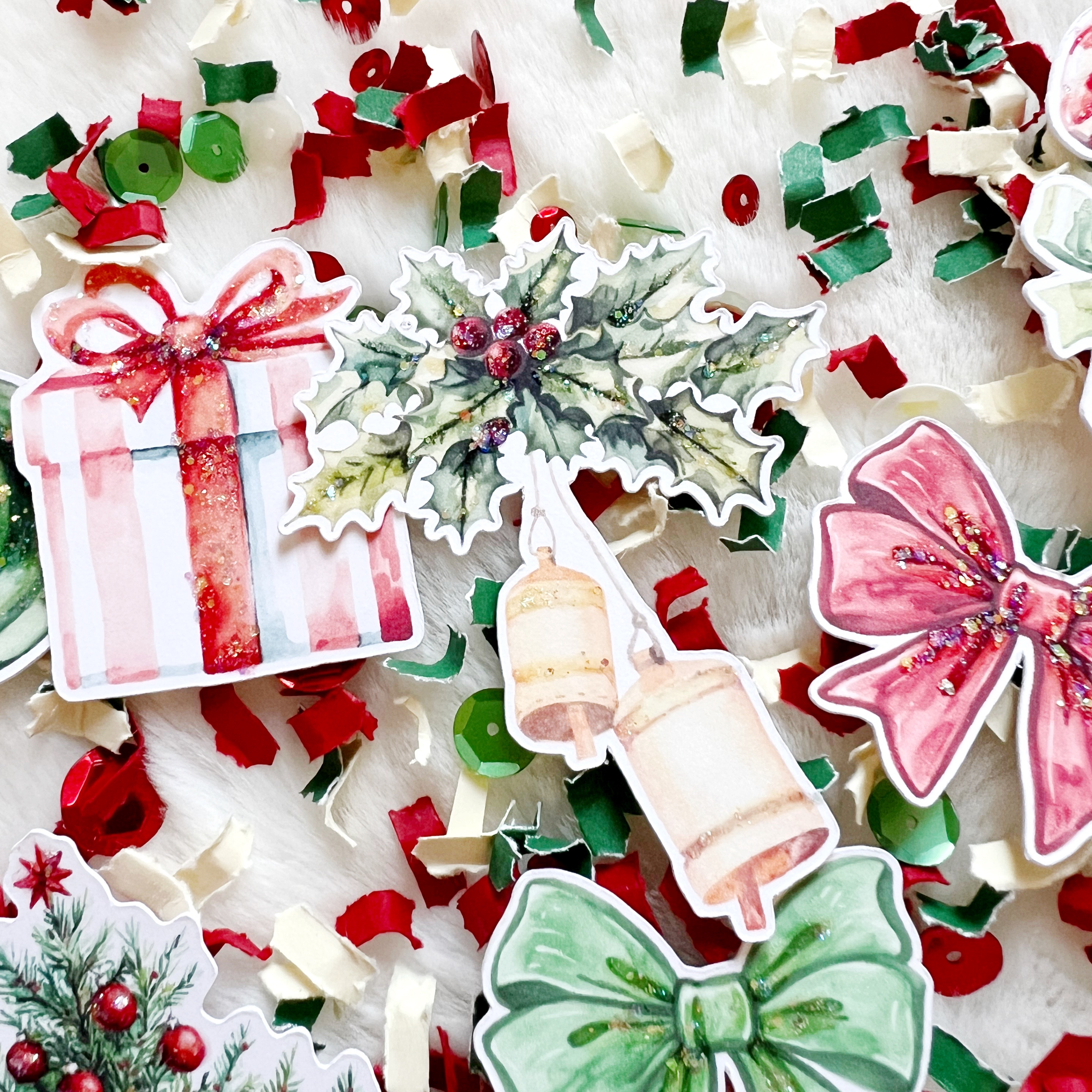 vintage-red-green-christmas-confetti-3-sq.png