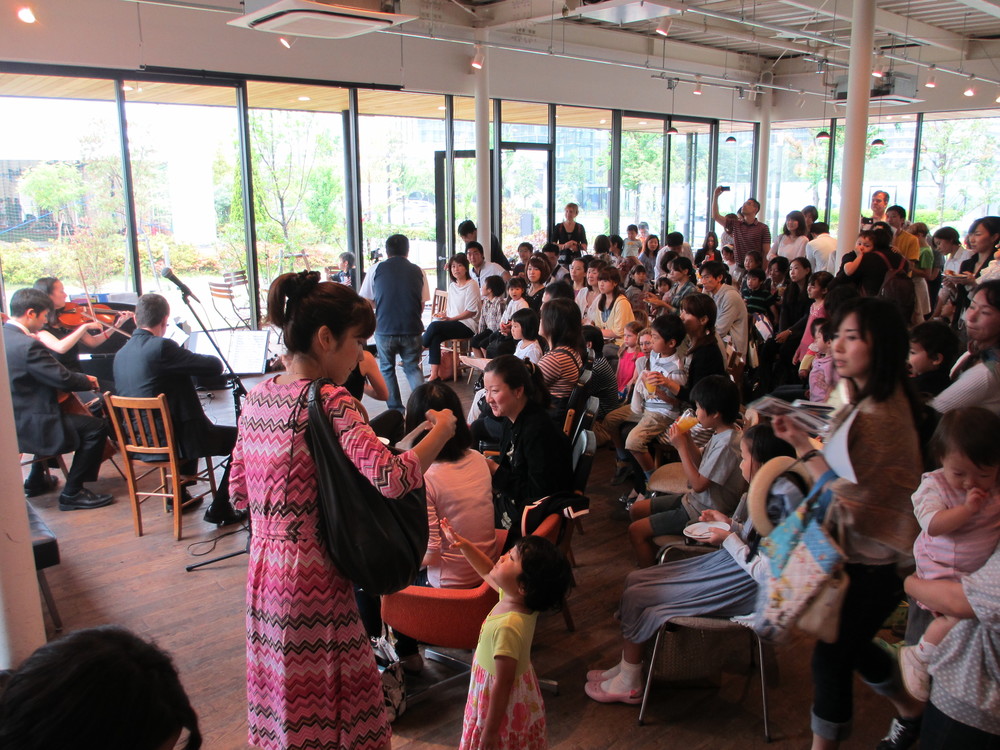 Cafe Haus concert to connect with people in Toyosu