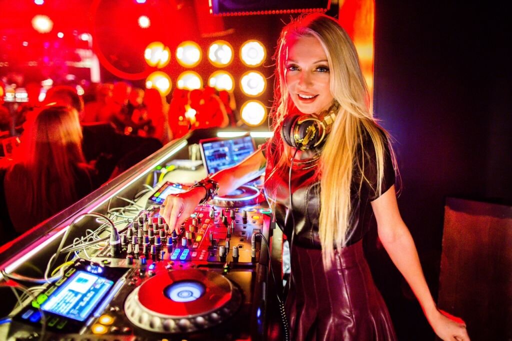 DJane-Monica_Event-DJ.jpg