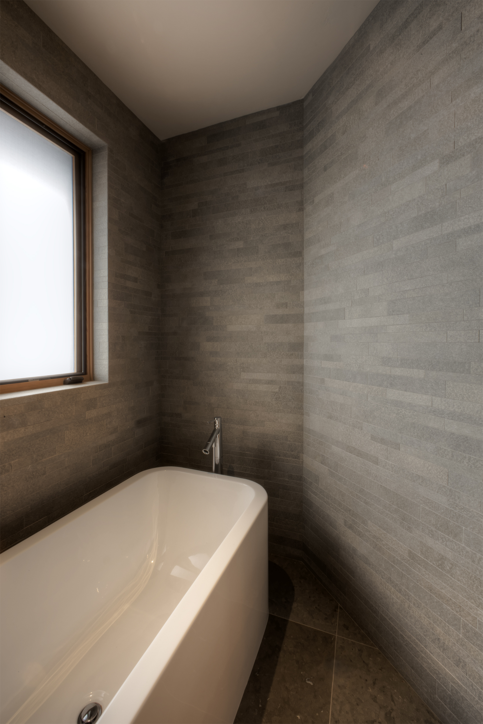 HDR_Small_Masterbath_03.jpg