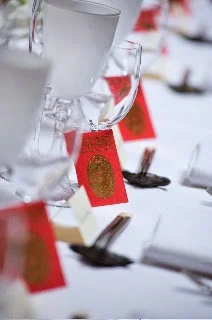 Simple and elegant table top accent with red