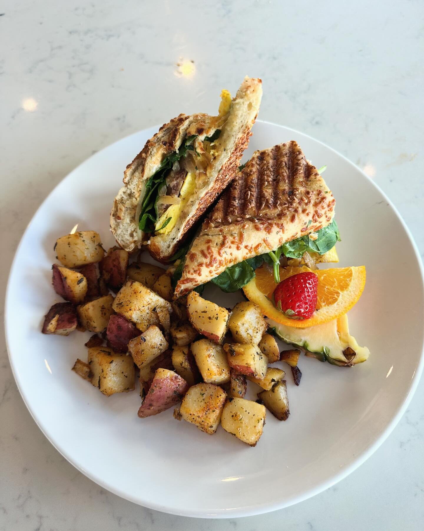 Come try our delicious Belle&rsquo;s specials this weekend! We are open for breakfast or lunch daily from 7:30am-3:00pm. We can&rsquo;t wait to see you! ☕️🥓🍳🥞

-Day Break Panini: Short rib, scrambled eggs, cheddar, spinach, caramelized onion and c