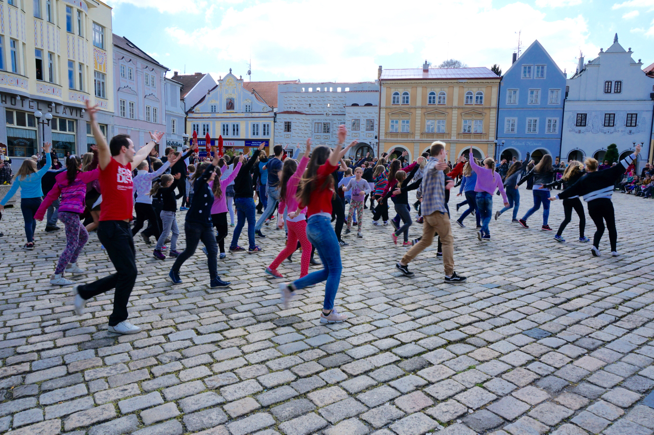 Mezinárodní den tance 2016 - 10.jpg