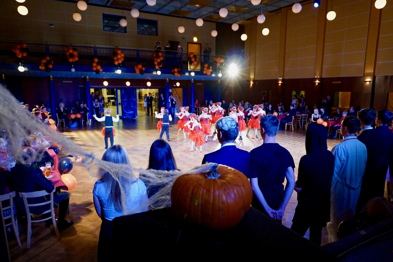 Halloweenská Pelhřimovská tančírna 2017 - 14.jpg