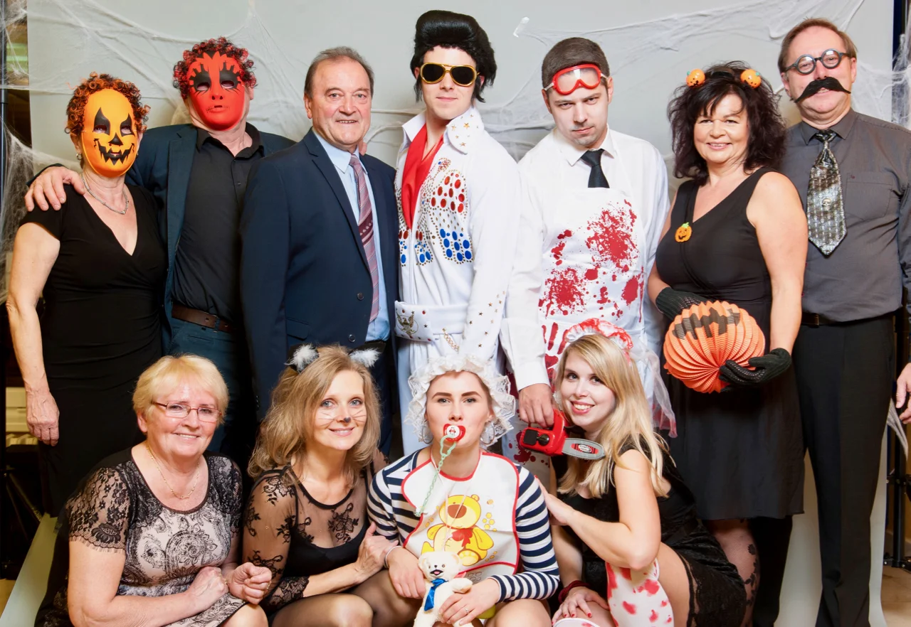 Halloweenská Pelhřimovská tančírna 2017 fotokoutek - 68.jpg