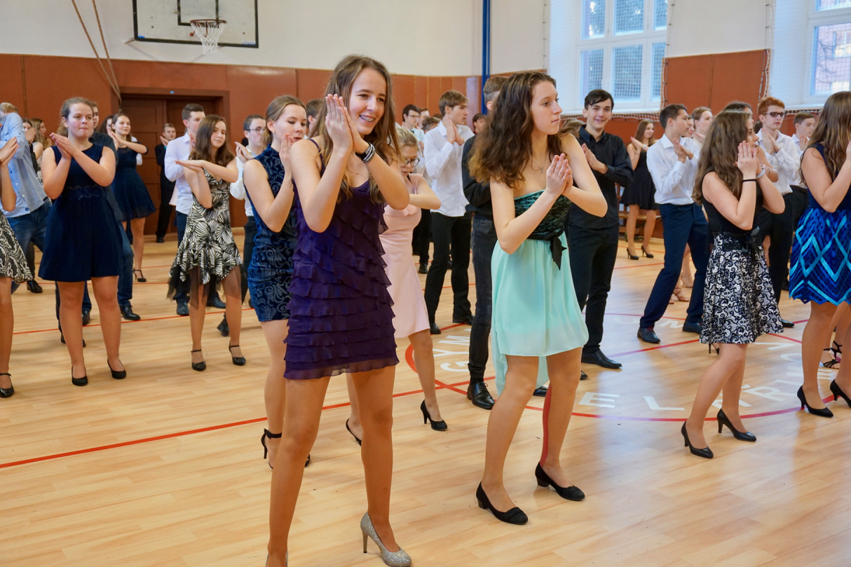 Mikulášská tančírna GY-PE 2017 - 39.jpg