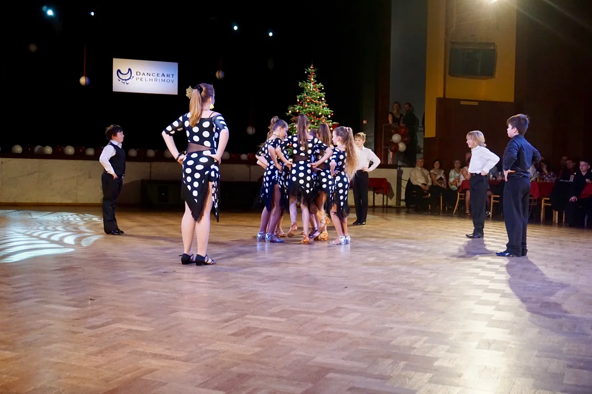 Vánoční Pelhřimovská tančírna 2018 - 71.jpg