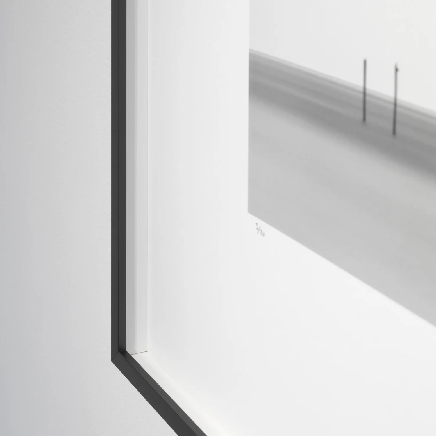 Graphite Grey frame with 1/2" frame spacing detail.