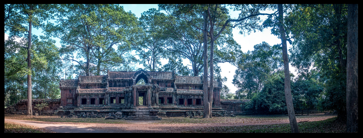A small temple near the eastern gate. 