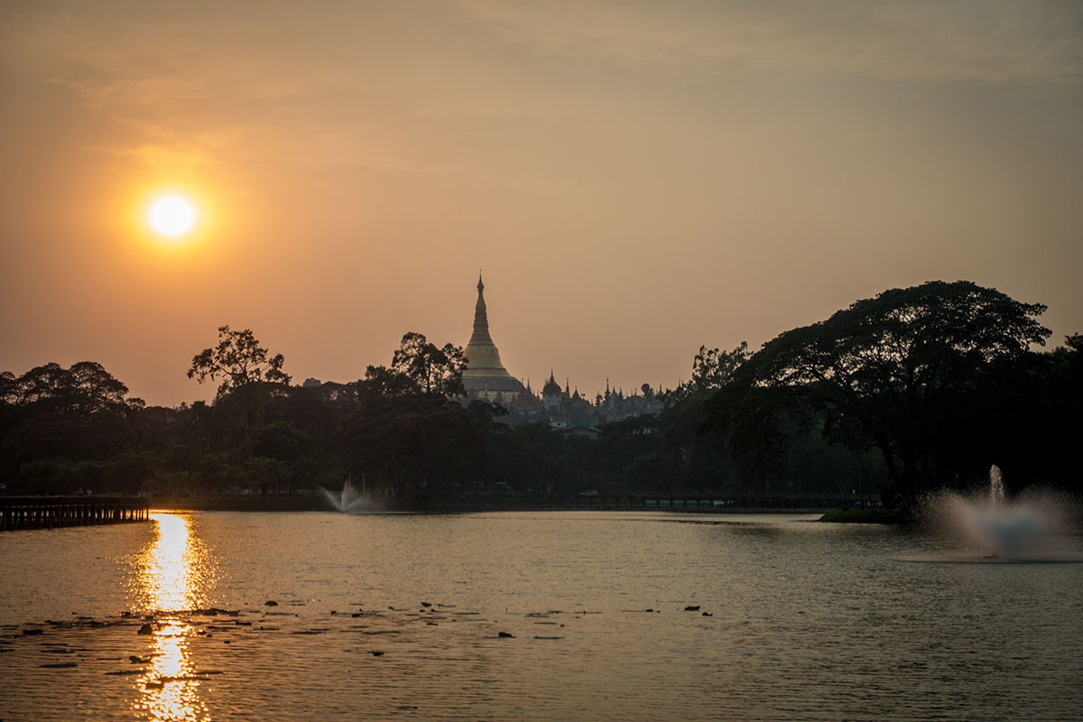 Sunset over Shwedagon Pagoda. 